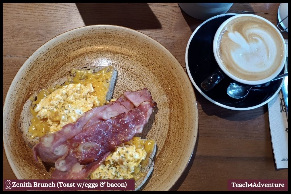 Zenith Brunch: Toast with eggs and bacon also with a coffee